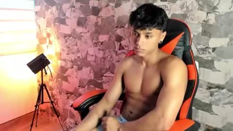 zyzz_1812 online show from June 22, 8:05 pm