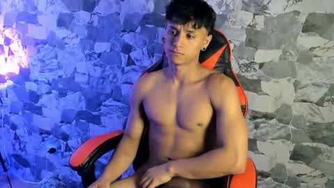 zyzz_1812 online show from June 18, 6:24 pm